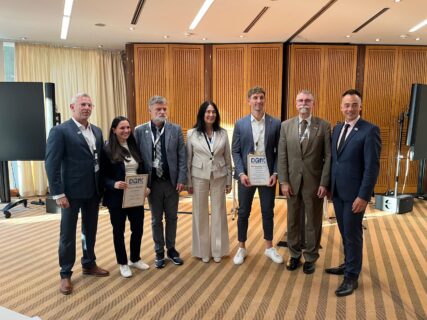 Zum Artikel "PostDoc Johanna Hahn receives another PhD Award"